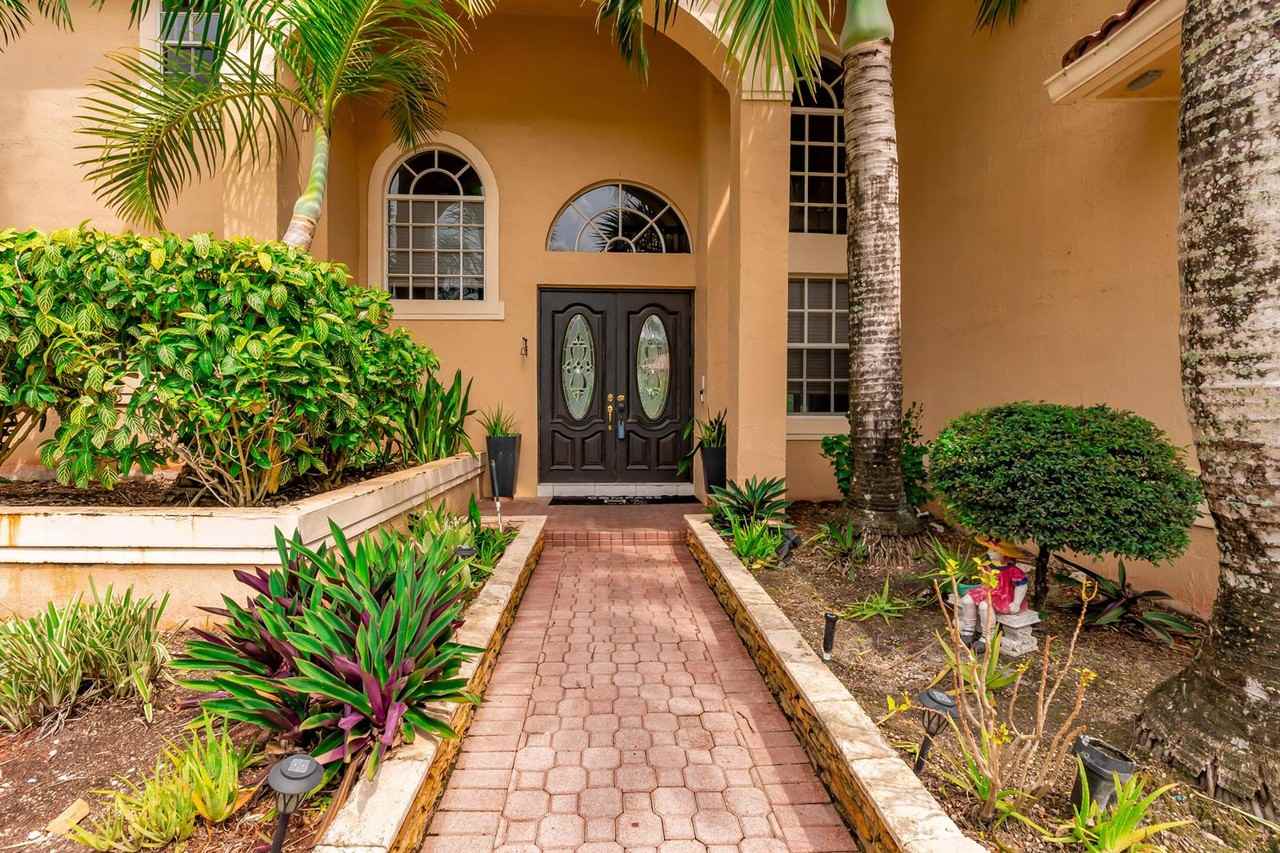 1333 Sw 175th Way - Photo 7 of 8