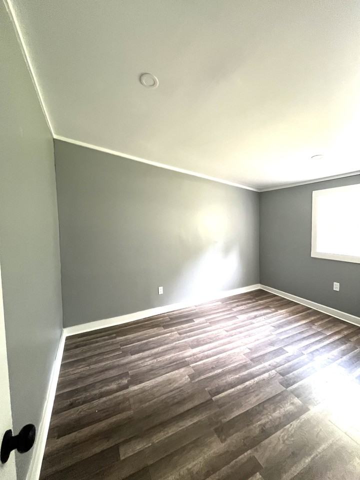 424 Dyer Ave Brownsville - Photo 5 of 8