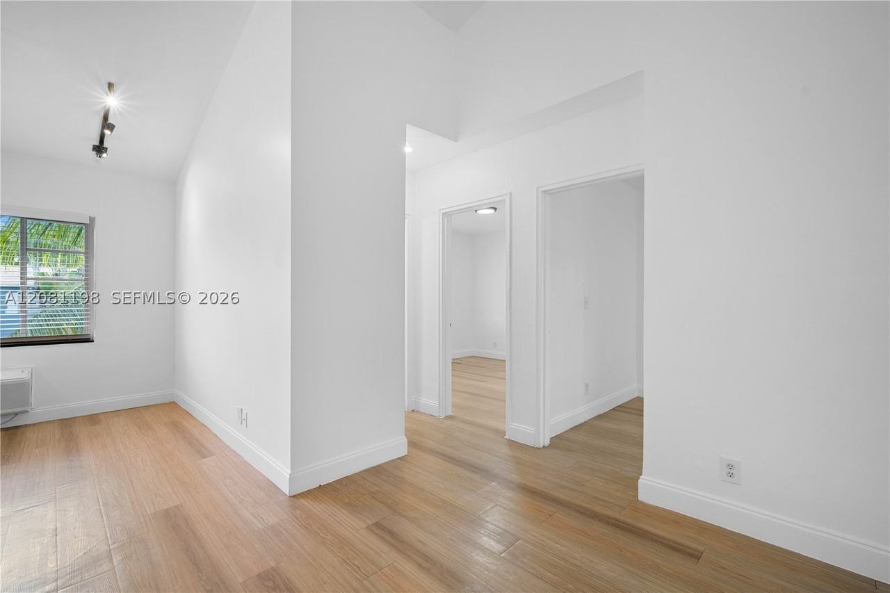 5215 Ne 3rd Ct #4 - Photo 5 of 17