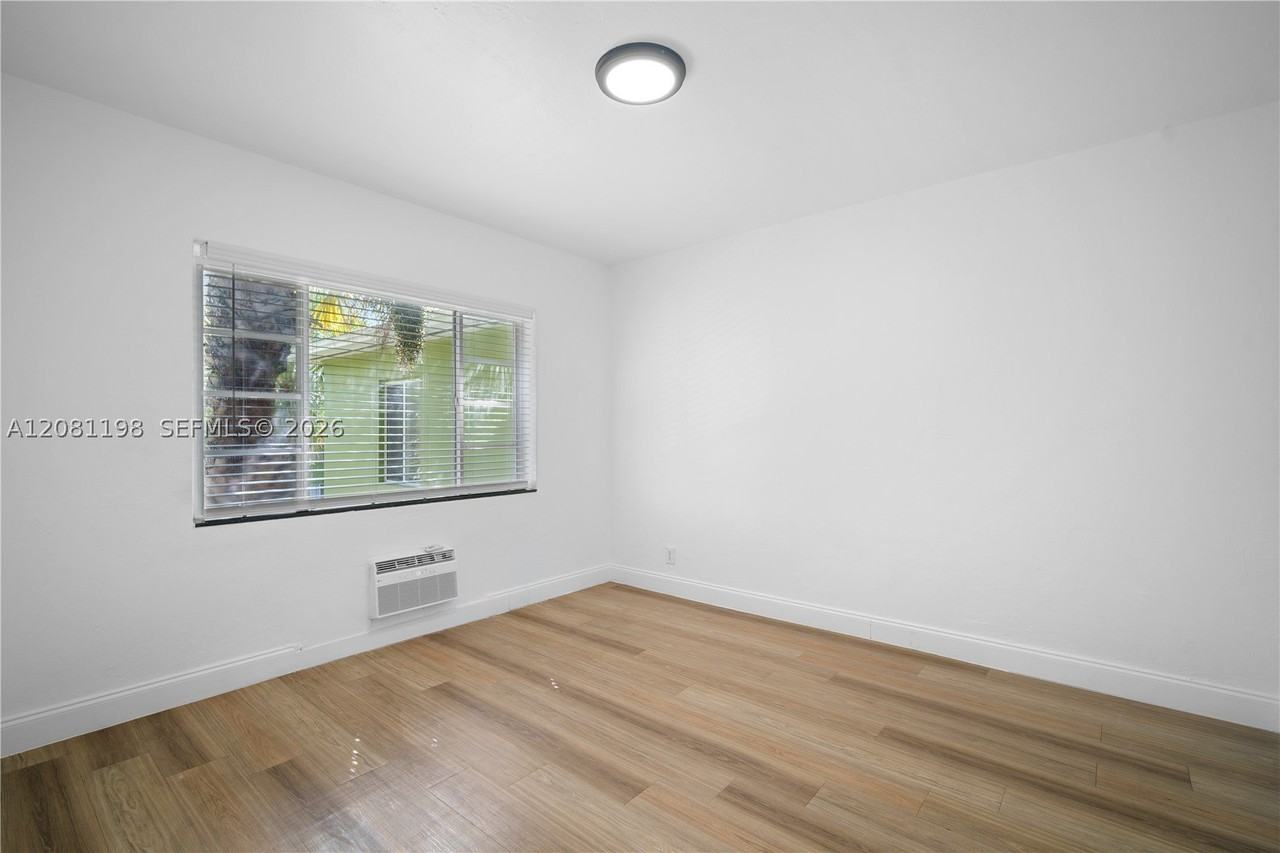 5215 Ne 3rd Ct #4 - Photo 6 of 17