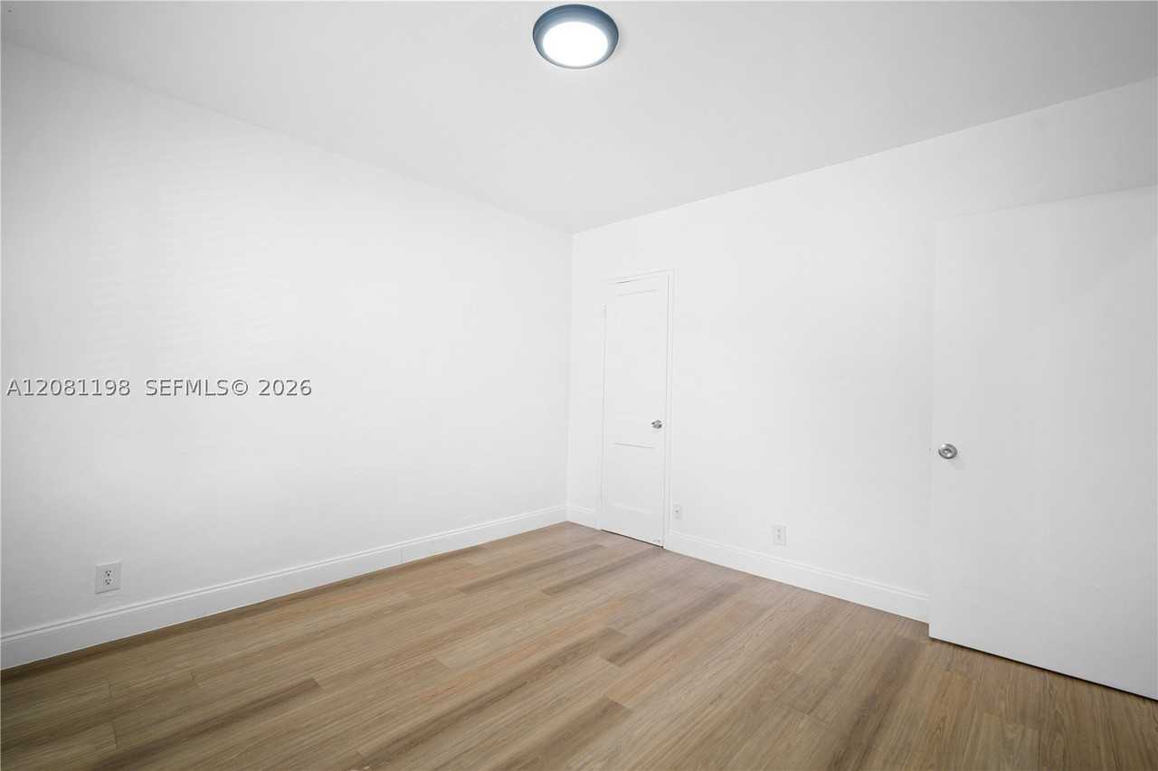 5215 Ne 3rd Ct #4 - Photo 7 of 17