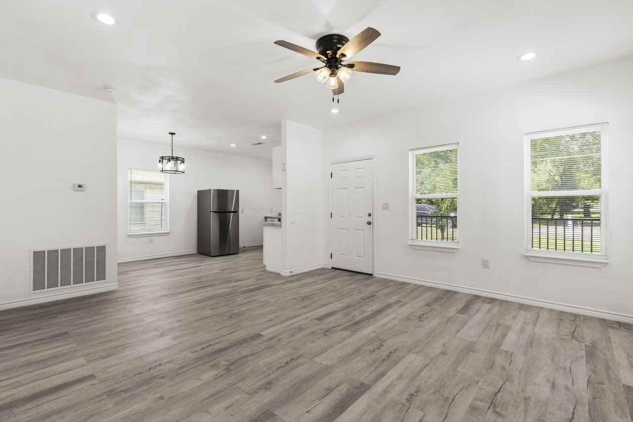 1215 Kellum Street - Photo 3 of 16