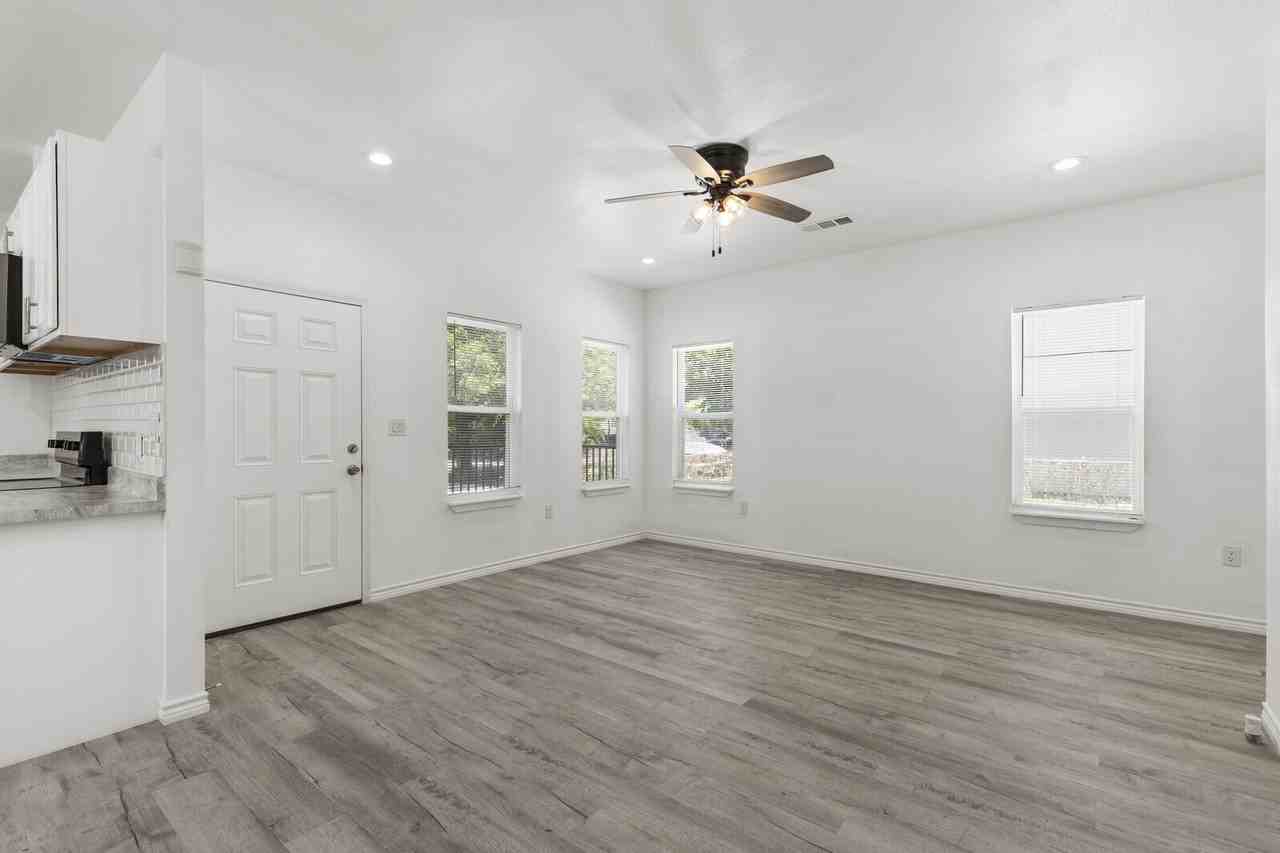 1215 Kellum Street - Photo 4 of 16