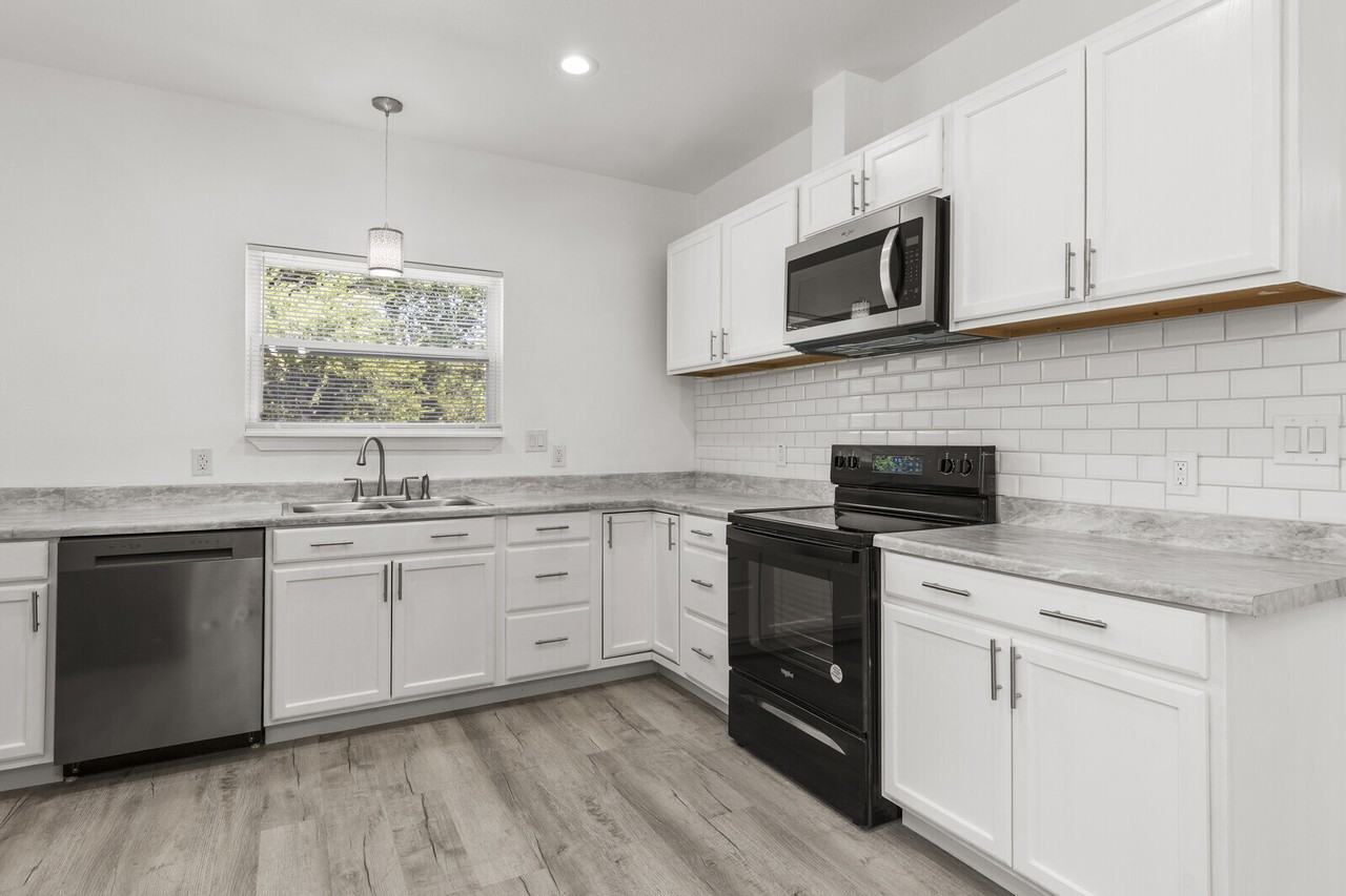 1215 Kellum Street - Photo 6 of 16