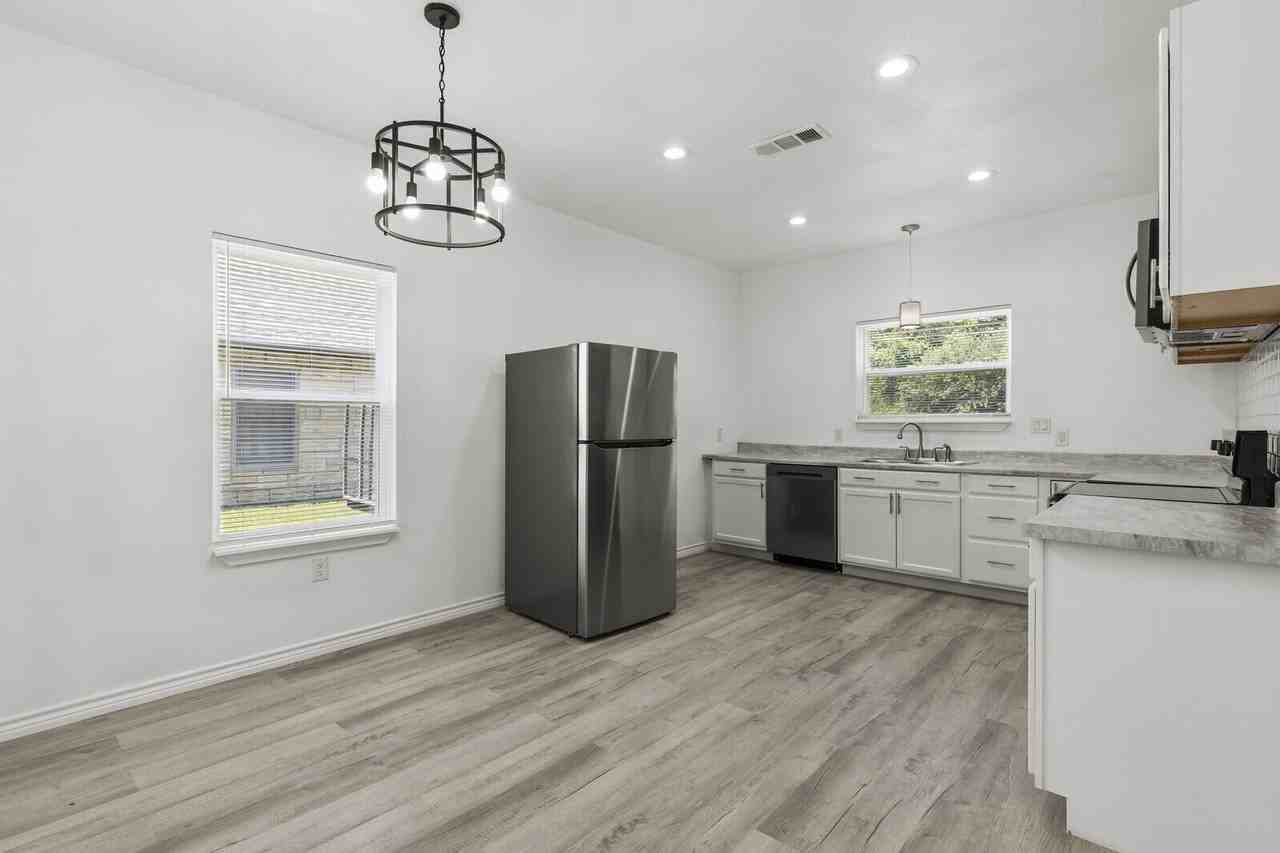 1215 Kellum Street - Photo 7 of 16
