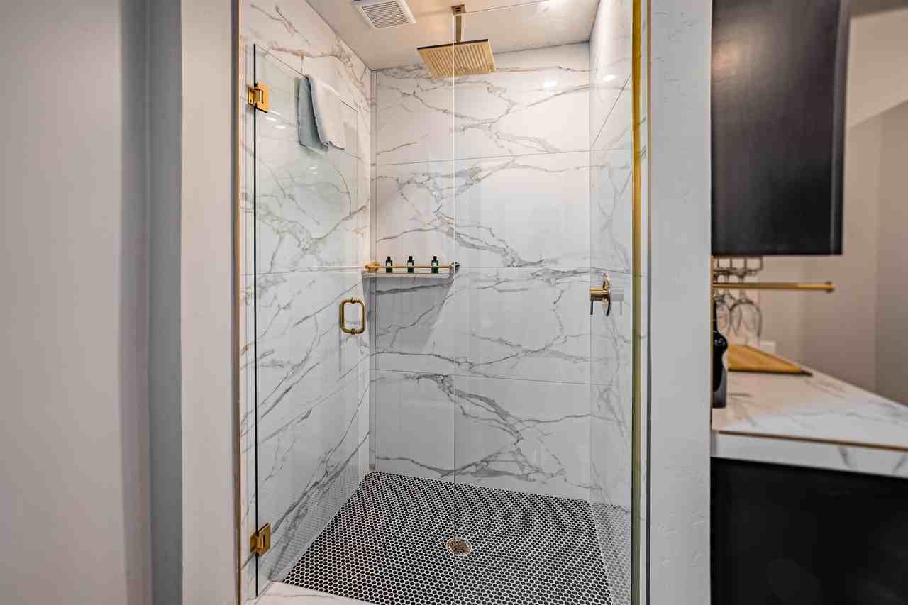 421 E Street - Photo 4 of 29