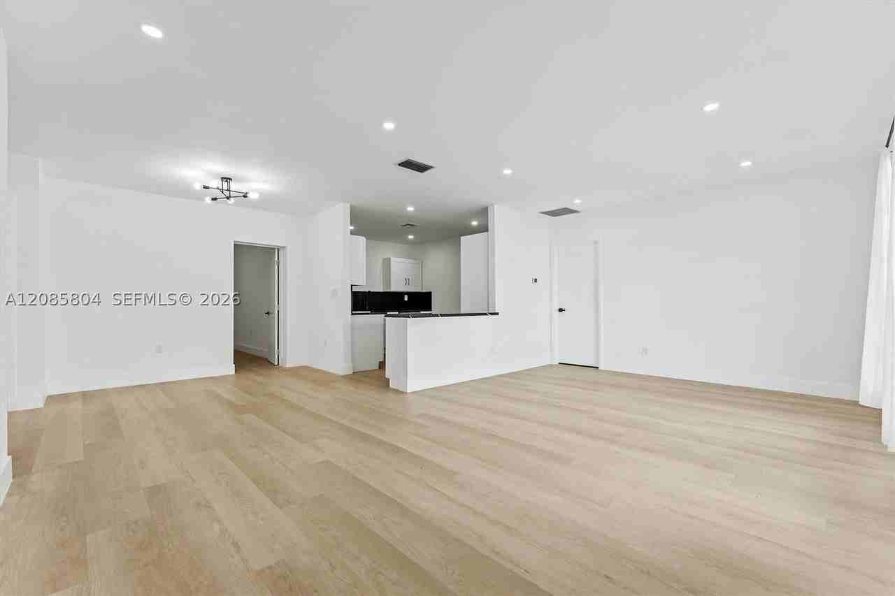 2610 Nw 83rd Ave
