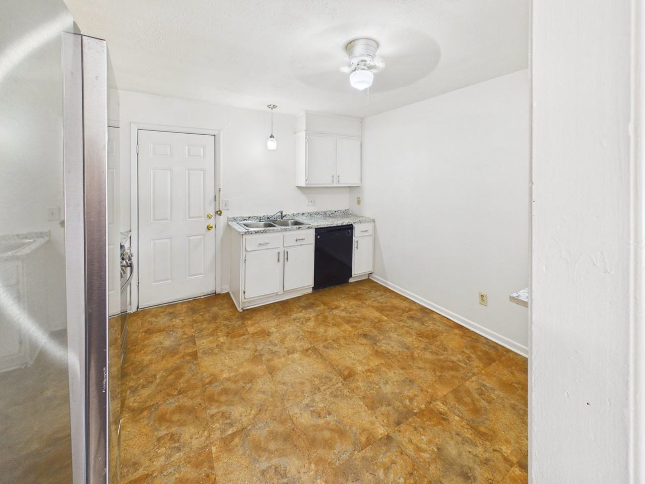 1013 San Benito Dr - Photo 6 of 8