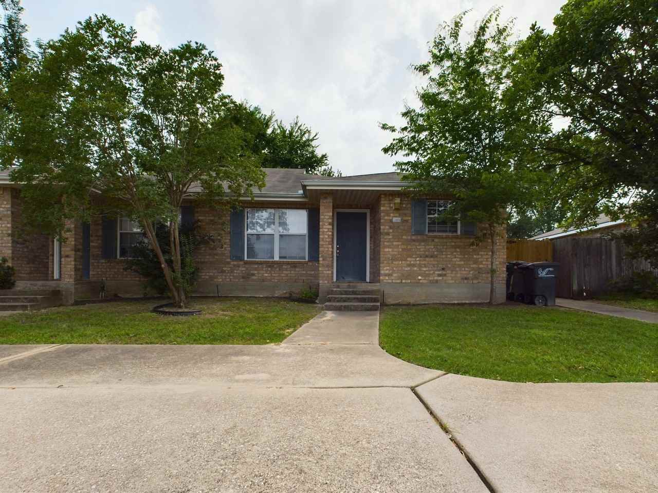 2404 Brittain Ct - Photo 2 of 8