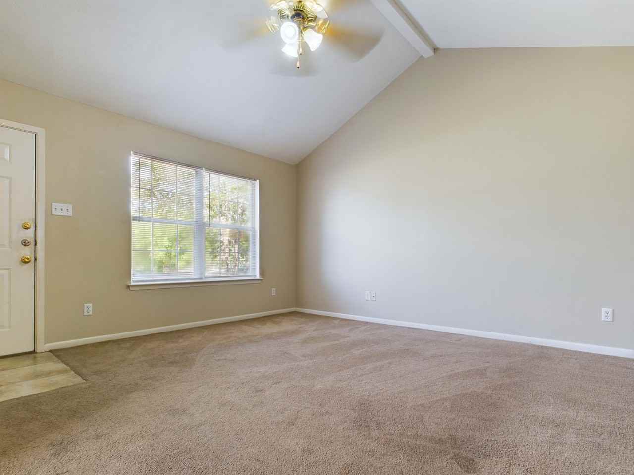 2404 Brittain Ct - Photo 5 of 8