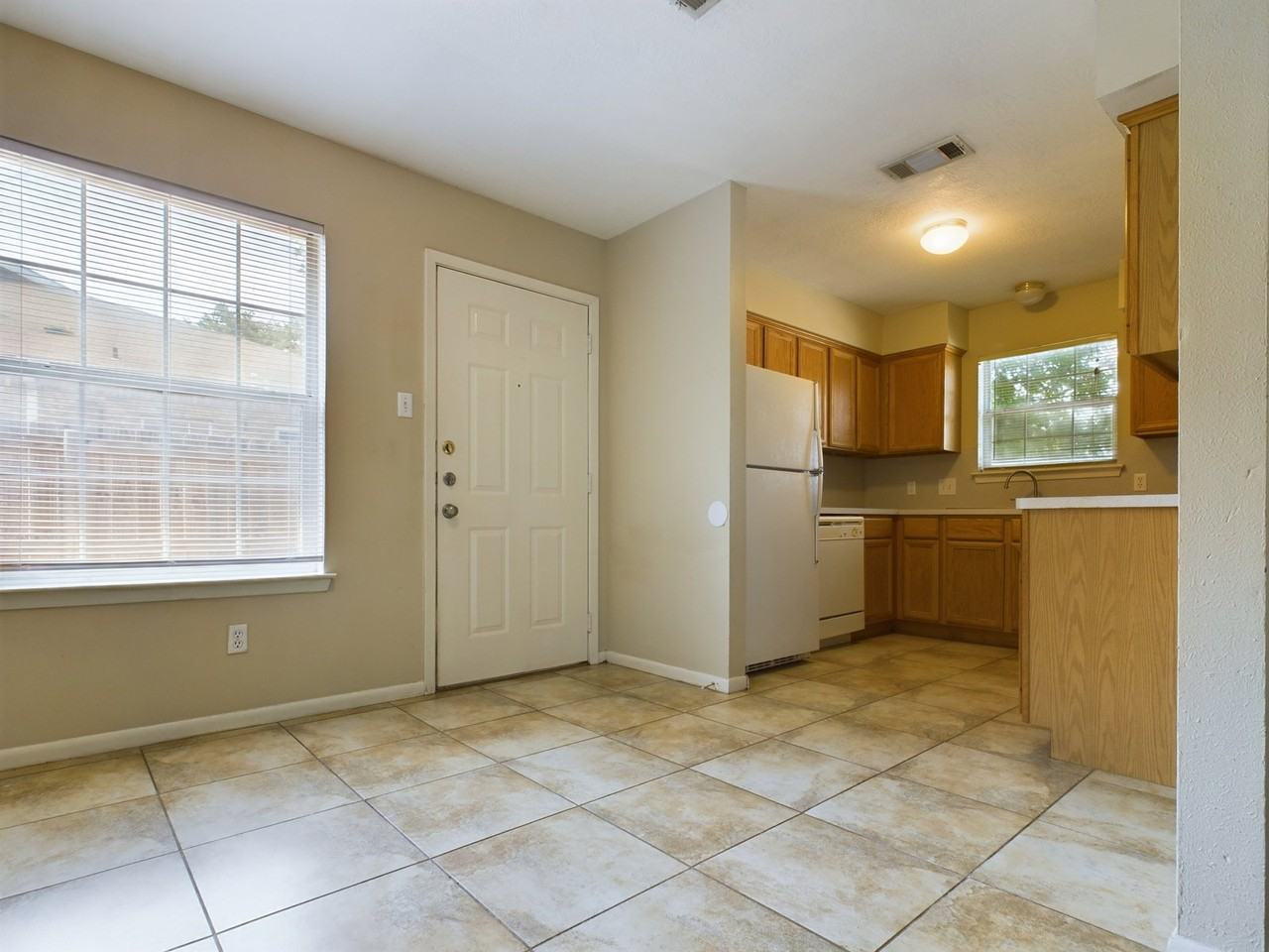 2404 Brittain Ct - Photo 6 of 8
