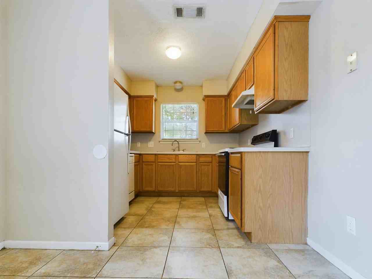 2404 Brittain Ct - Photo 7 of 8