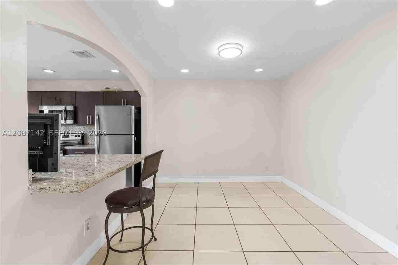 310 Sw 96th Ter - Photo 4 of 25