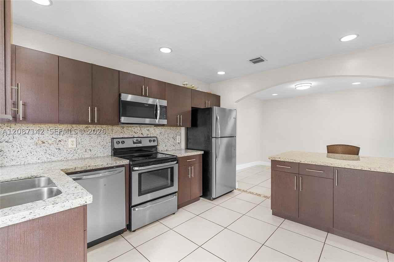 310 Sw 96th Ter - Photo 6 of 25