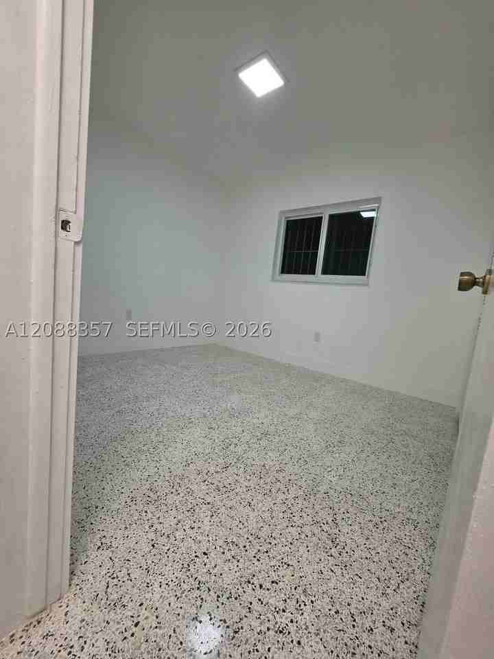 822 Sw 6th St #1 - Photo 2 of 23