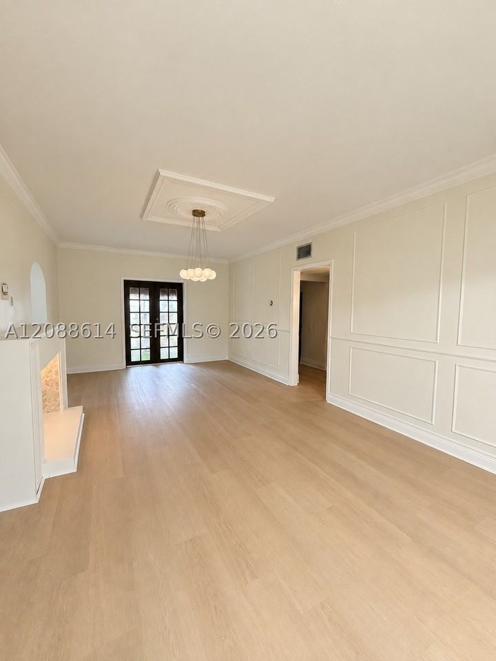 327 W 28th St - Photo 6 of 27