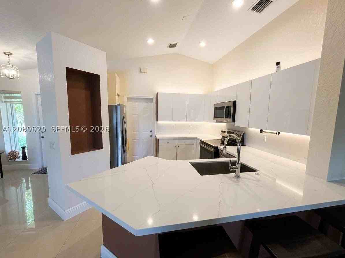 1314 Canary Island Dr - Photo 2 of 14