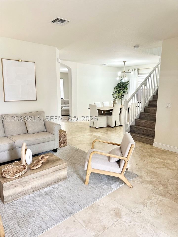 10230 Nw 86th St - Photo 2 of 24
