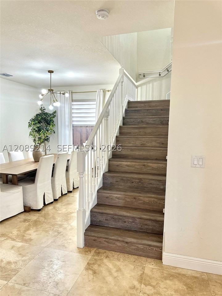 10230 Nw 86th St - Photo 3 of 24
