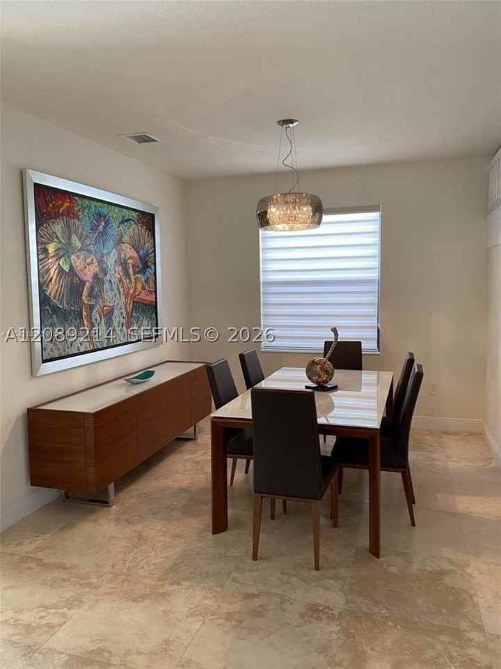 10230 Nw 86th St - Photo 4 of 24