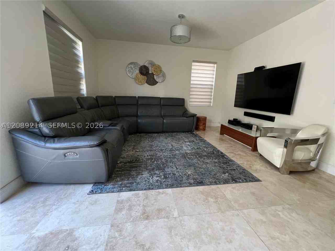 10230 Nw 86th St - Photo 6 of 24