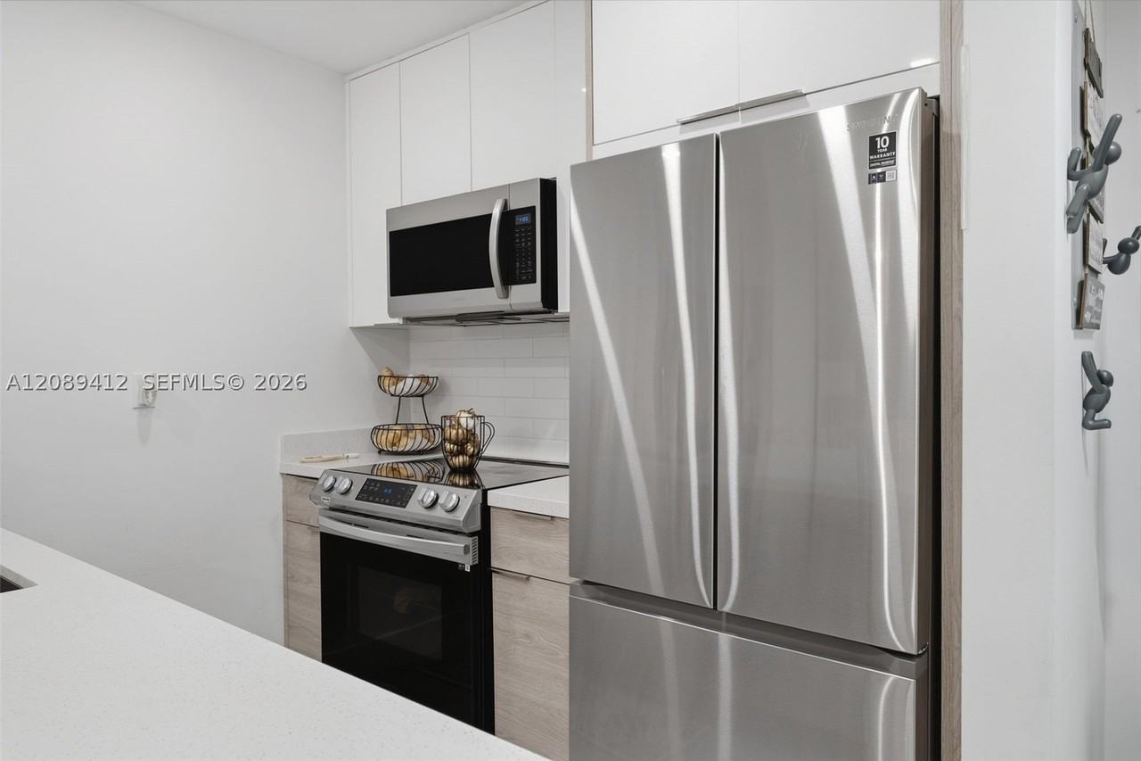 9227 Sw 87th Ave #B5 - Photo 4 of 22