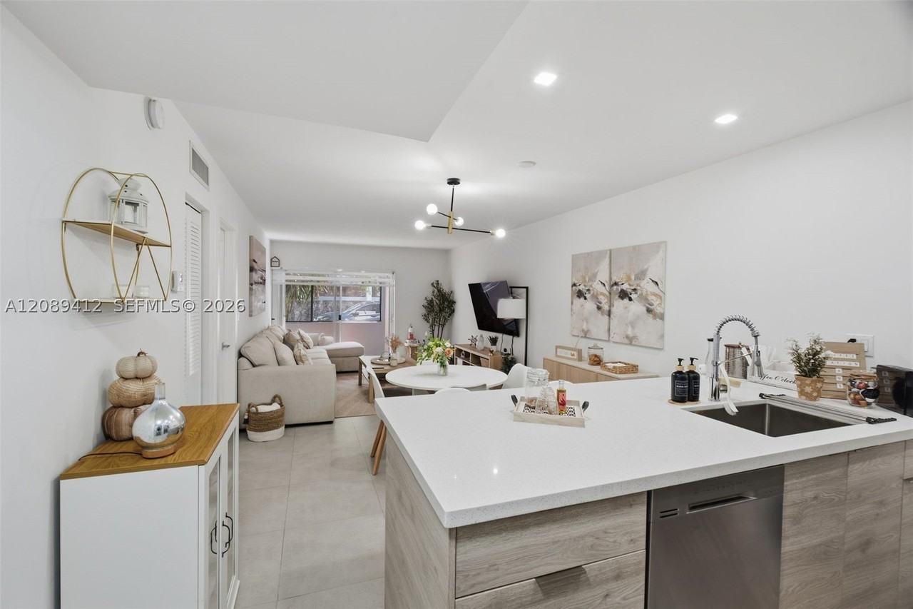 9227 Sw 87th Ave #B5 - Photo 5 of 22