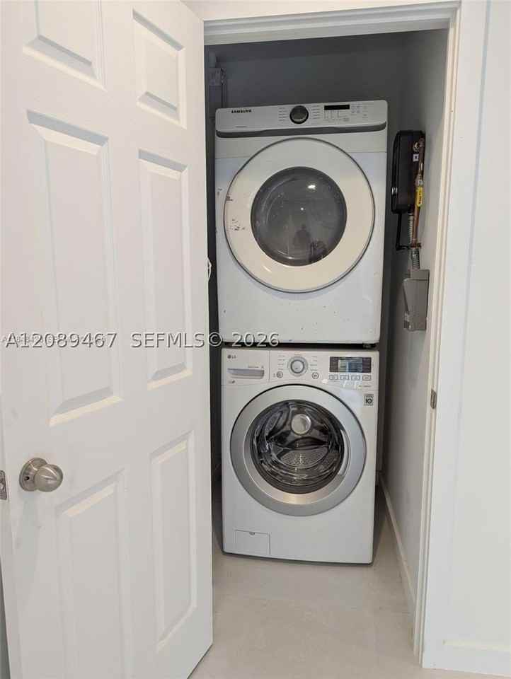 911 Sharar Ave #2 - Photo 2 of 20