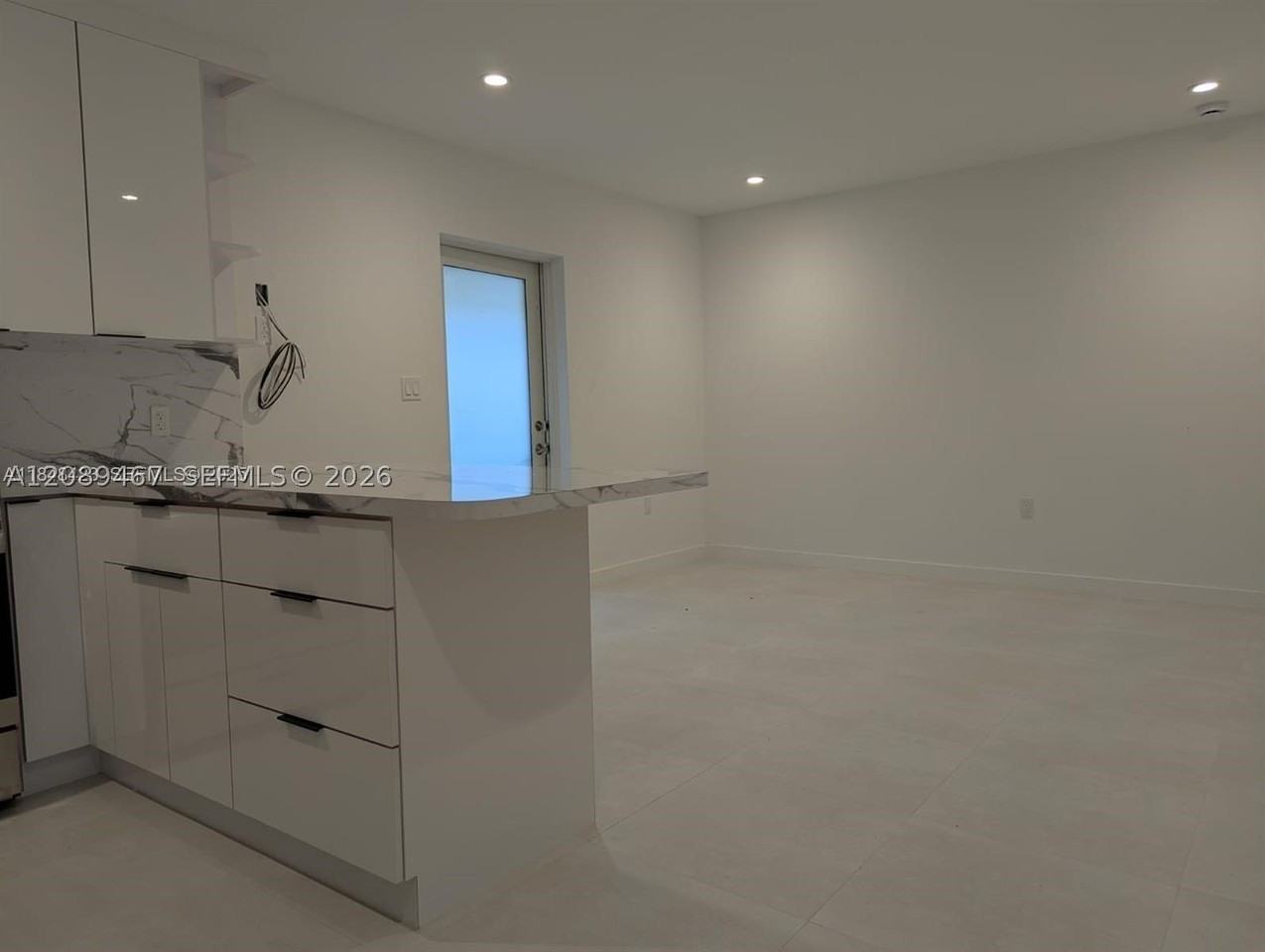 911 Sharar Ave #2 - Photo 4 of 20