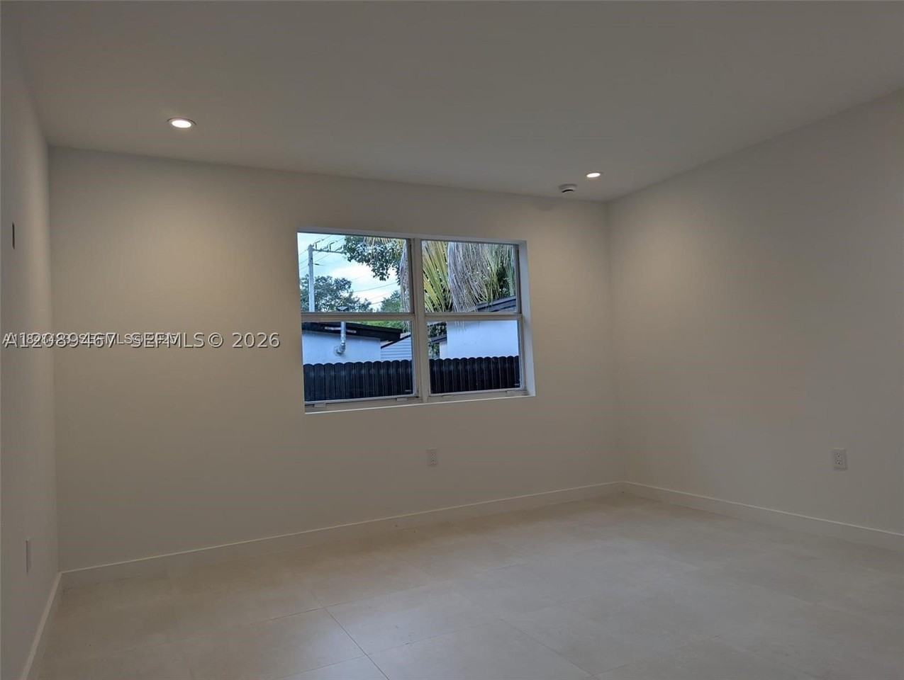 911 Sharar Ave #2 - Photo 5 of 20