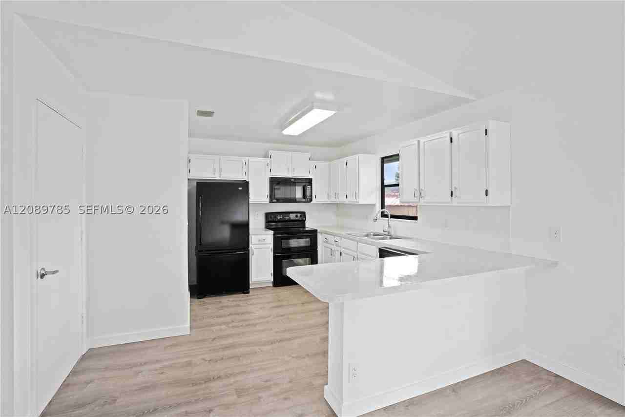 6043 Felter St - Photo 2 of 29
