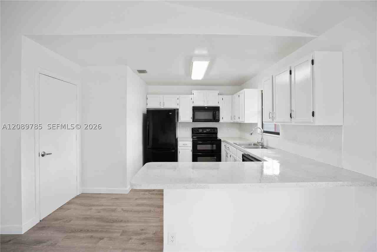 6043 Felter St - Photo 3 of 29