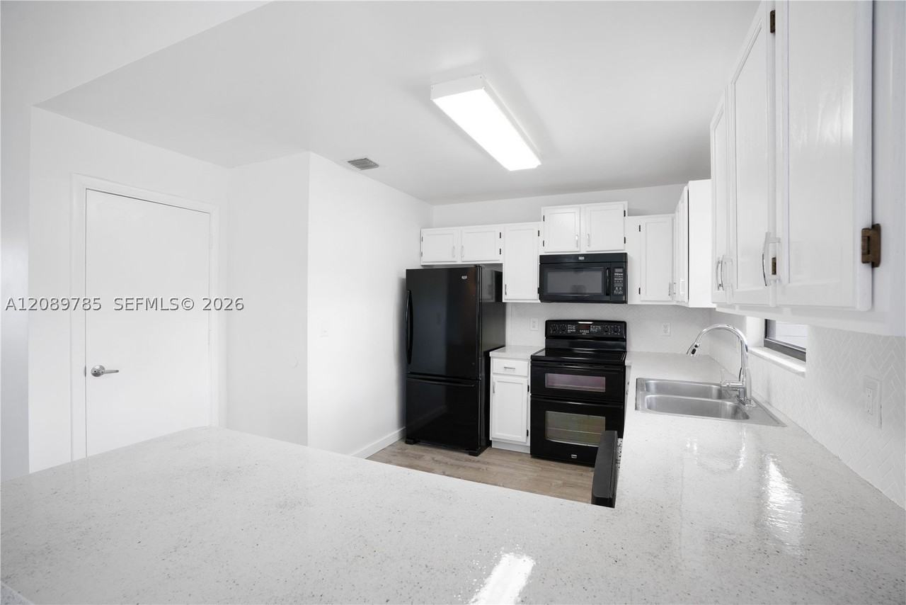 6043 Felter St - Photo 4 of 29