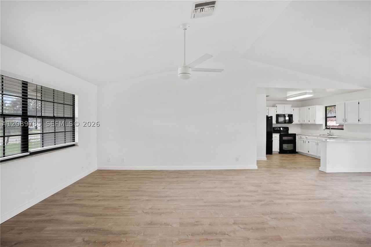 6043 Felter St - Photo 5 of 29