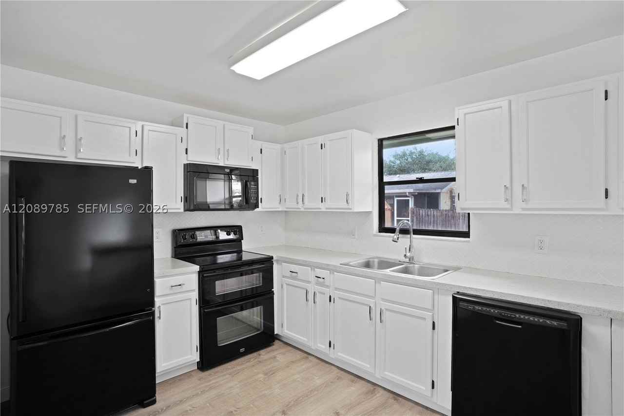 6043 Felter St - Photo 7 of 29