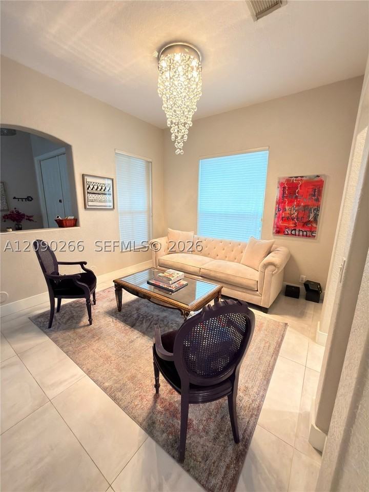 5051 Sw 35th Way - Photo 5 of 33