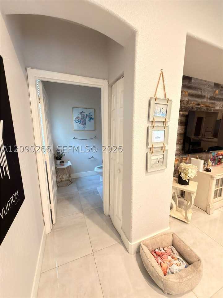 5051 Sw 35th Way - Photo 7 of 33