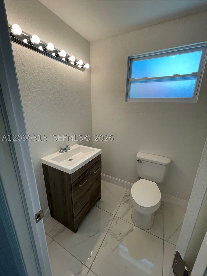 6801 Sw 13th Ter #6805 - Photo 4 of 9