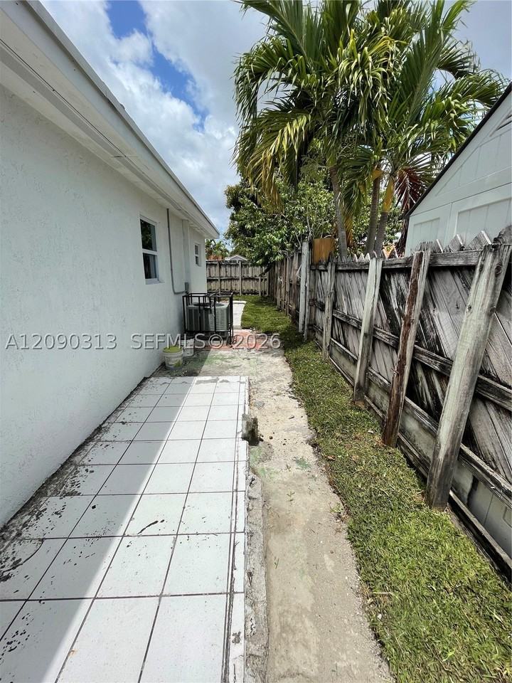 6801 Sw 13th Ter #6805 - Photo 7 of 9