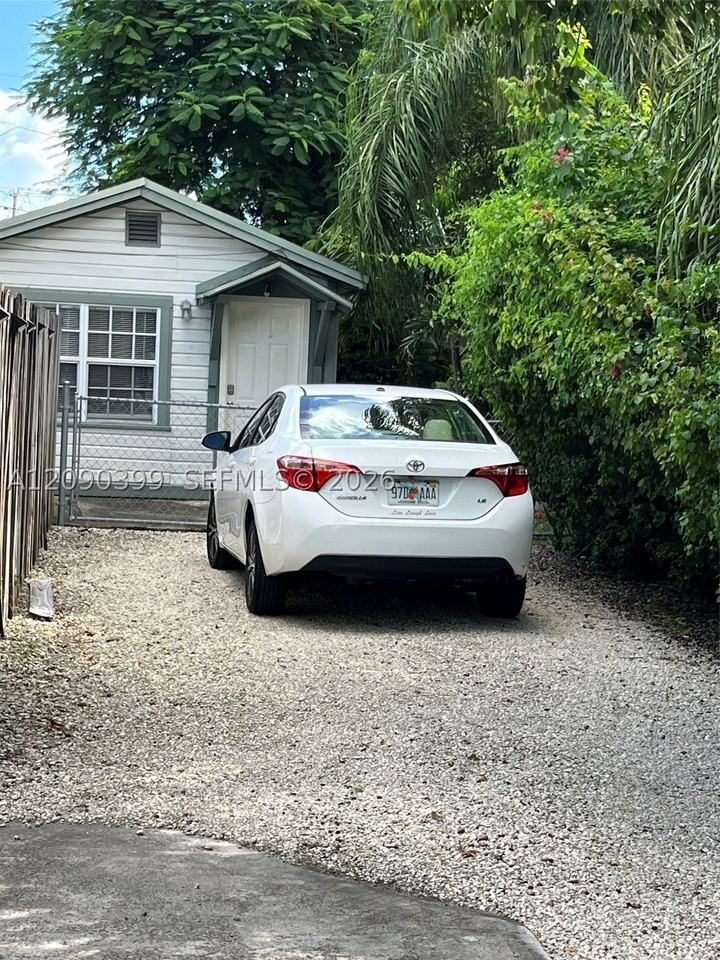 4176 Sw 9th St - Photo 2 of 11
