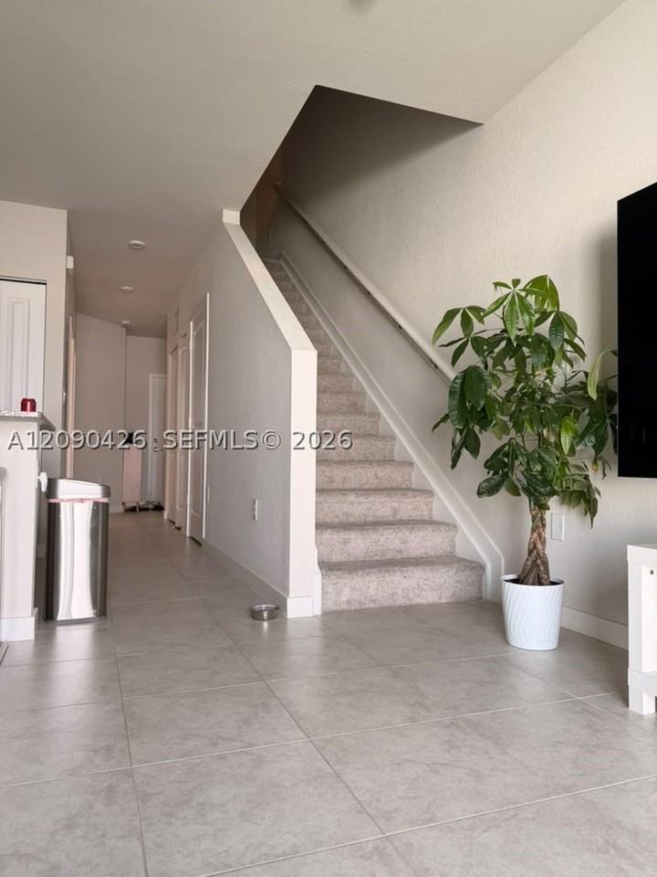 1074 Nw 6th Ter - Photo 4 of 8