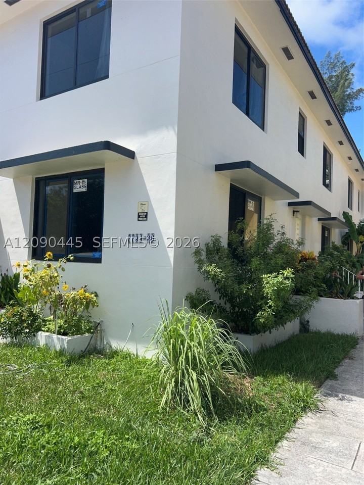 7734 Byron Ave #6