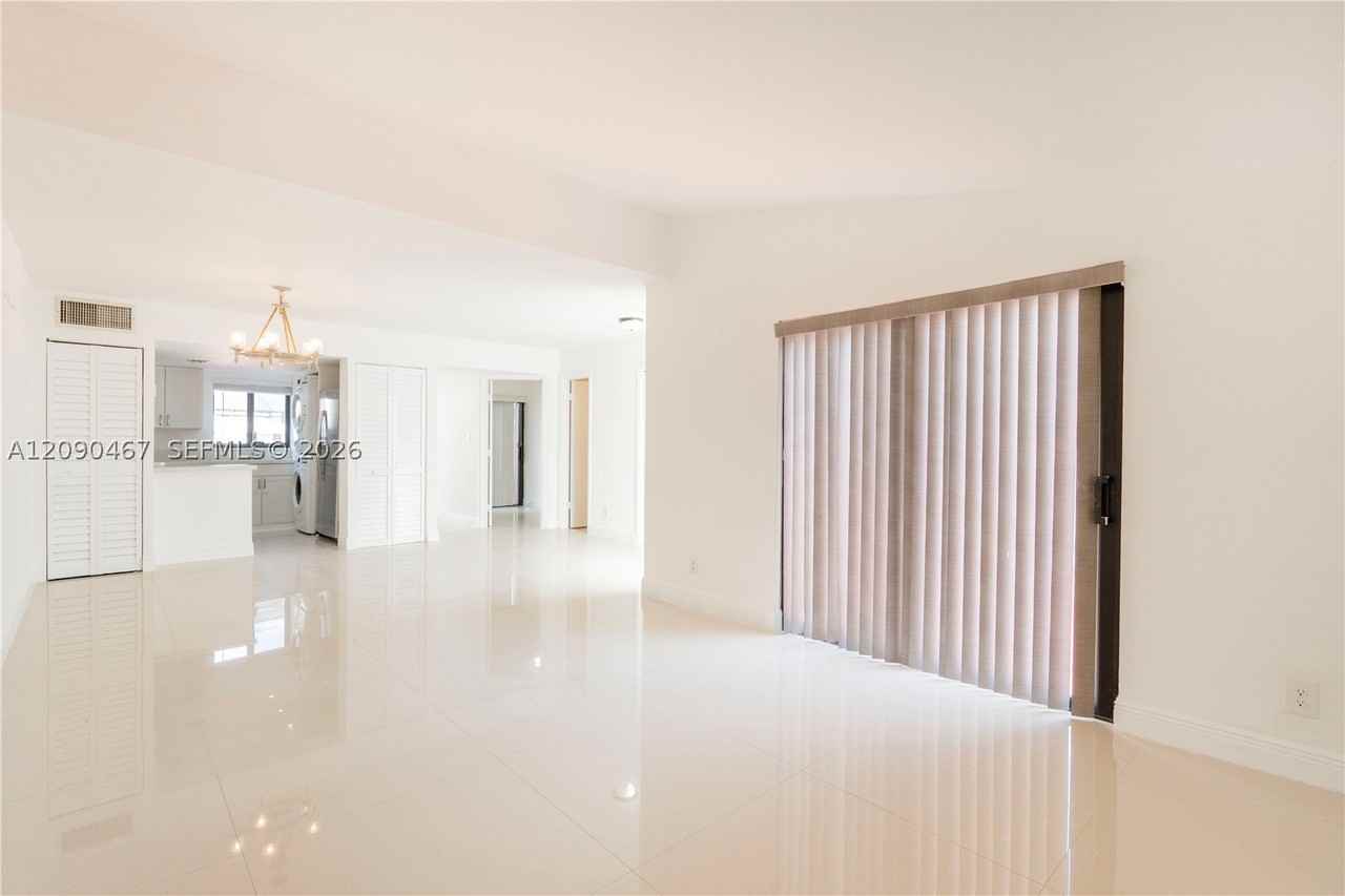 6916 Sw 110th Ave #6916 - Photo 3 of 31