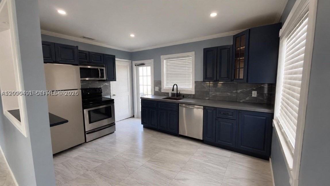 1310 W 24th St - Photo 4 of 7