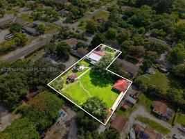 featured image of 15425 N Miami Ave