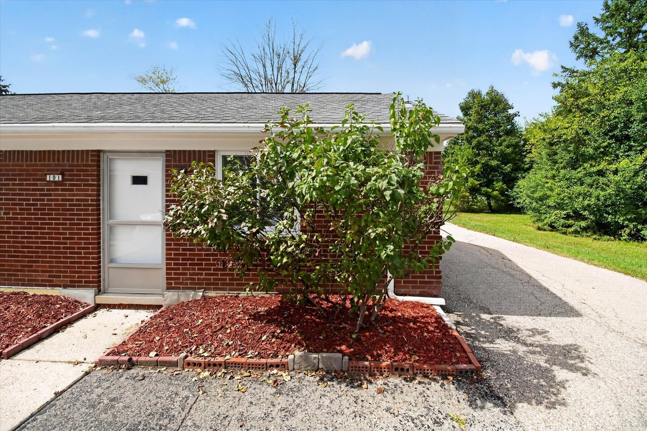 22000 Beck Road - Photo 3 of 30