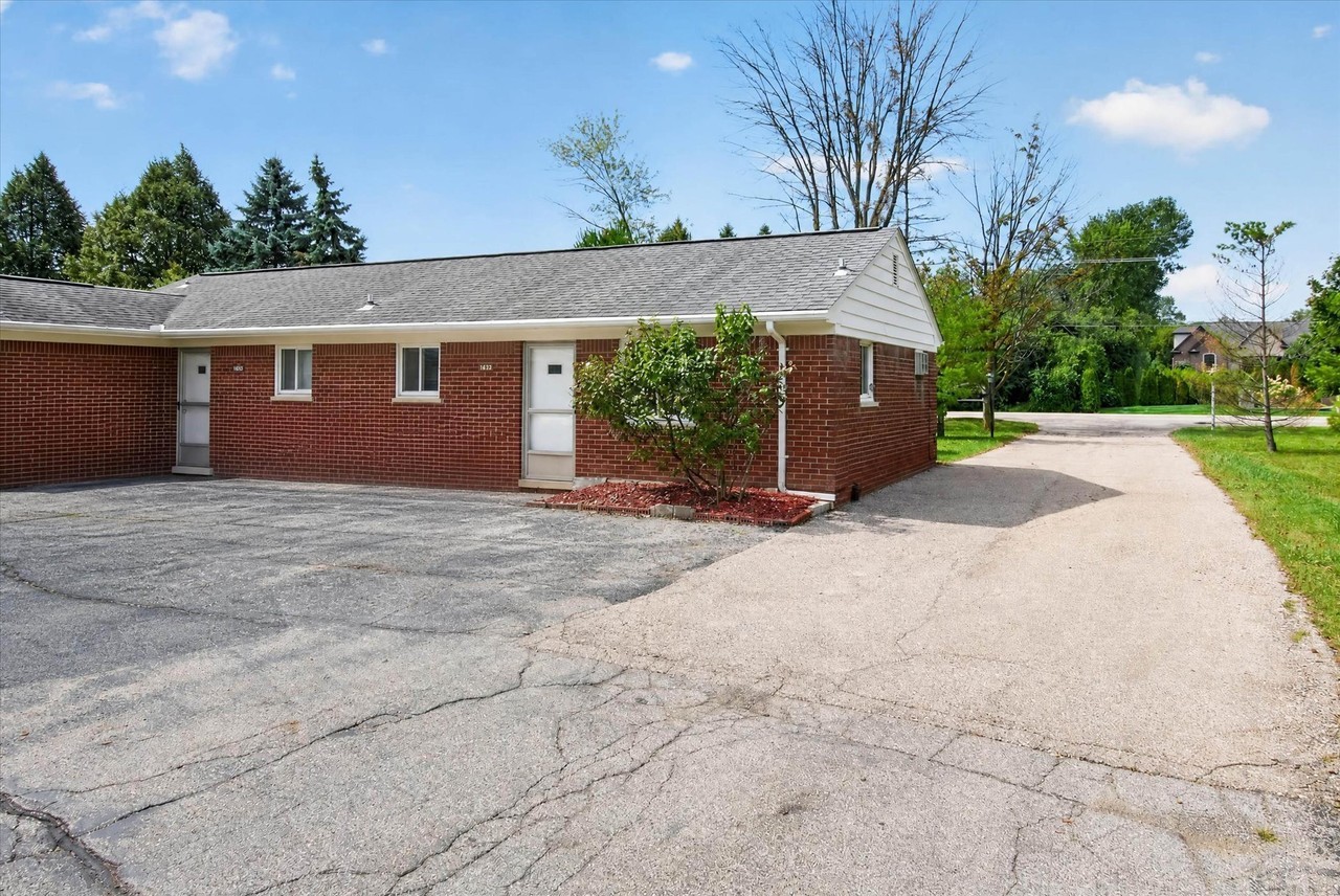 22000 Beck Road - Photo 4 of 30