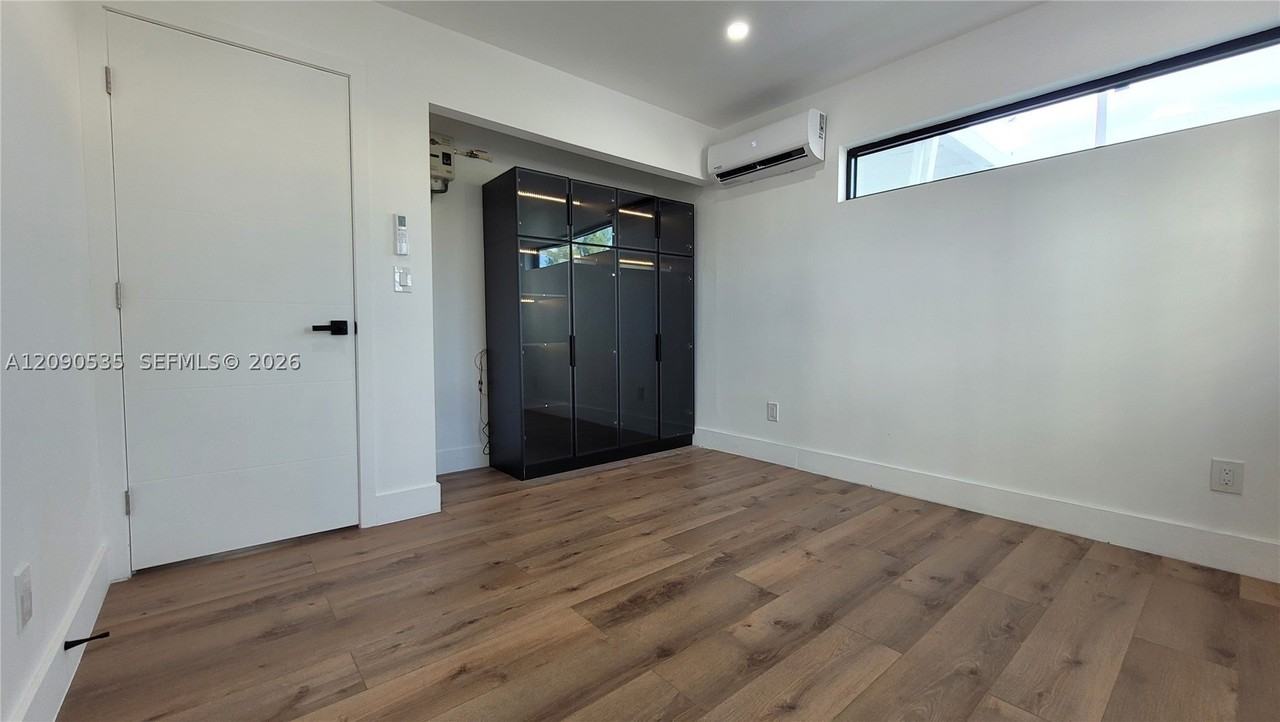7801 Byron Ave #B - Photo 7 of 12