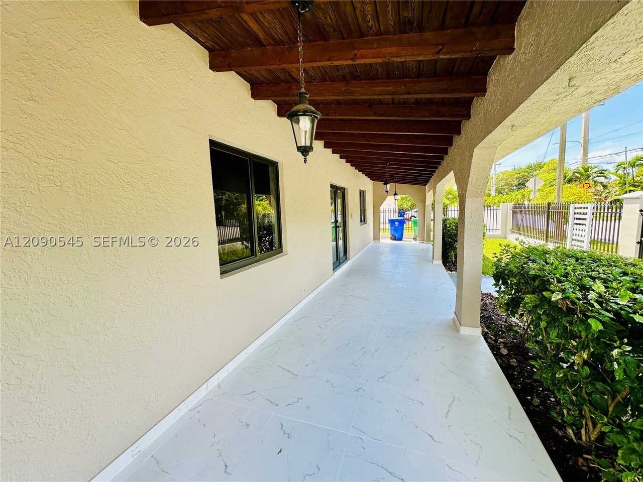 201 Sw 40th Ave - Photo 5 of 50