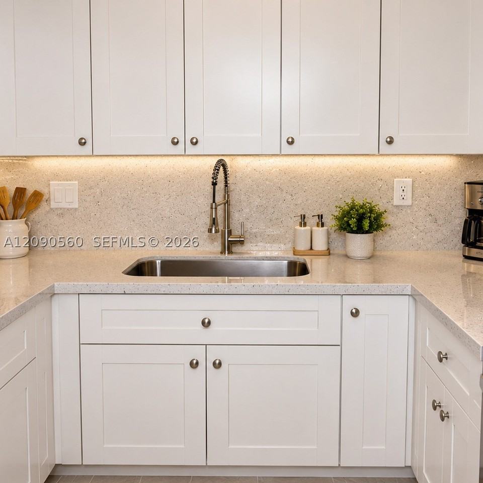 1815 W 56th St #104 - Photo 4 of 9